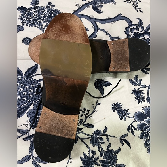 Unity in Diversity Lace Up Oxford 40 - Picture 3 of 7